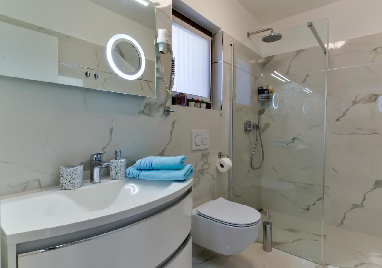 Apartments Villa Rosi Umag Eksteriør bilde