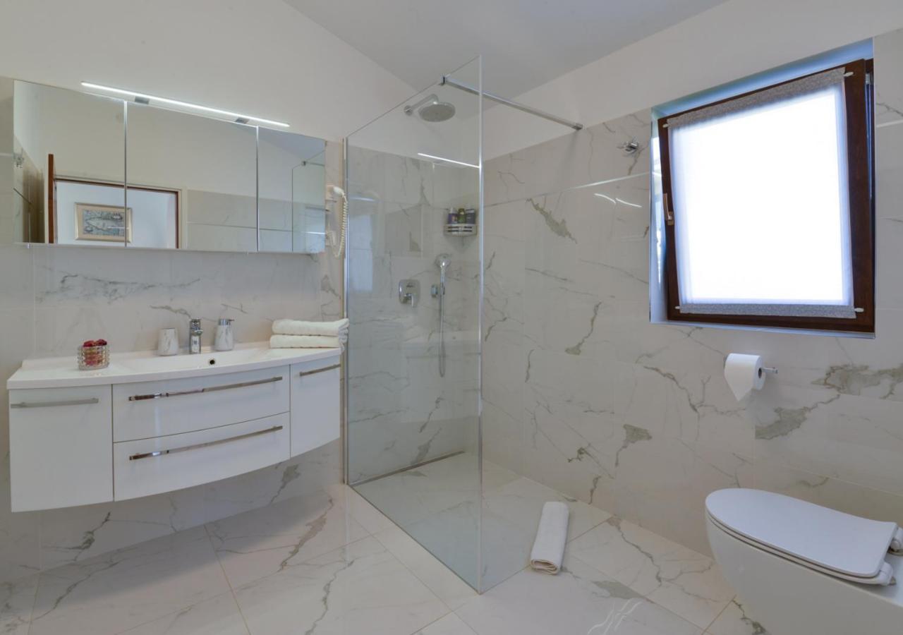 Apartments Villa Rosi Umag Eksteriør bilde
